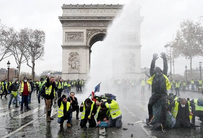 Η πραγματική σημασία της Γαλλικής εξέγερσης-Είναι το τέλος της σοσιαλδημοκρατίας;
